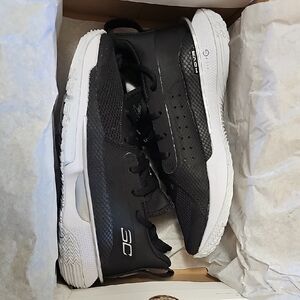Under Armour Mens Curry 7 Basketball Shoes